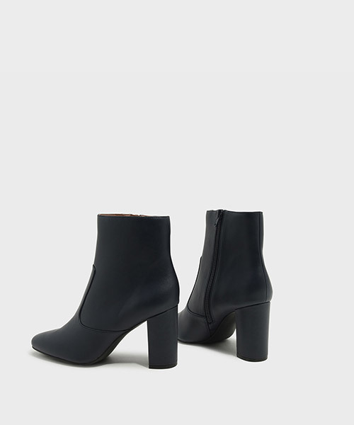 CHARLES & KEITH(チャールズ & キース)の「ベーシックカフブーツ / BASIC CALF BOOTS(ブーツ・レディース・ライトベージュ/ネイビー・22.5cm/25cm/23.5cm/23cm/24.5cm)」の10枚目の写真
