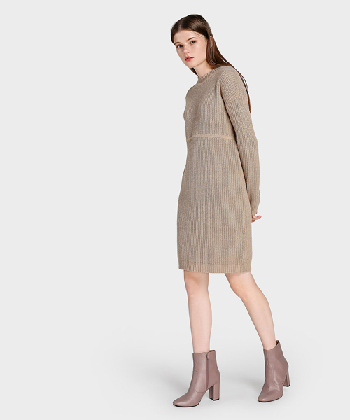 CHARLES & KEITH(チャールズ & キース)の「ベーシックカフブーツ / BASIC CALF BOOTS(ブーツ・レディース・ライトベージュ/ネイビー・22.5cm/25cm/23.5cm/23cm/24.5cm)」の6枚目の写真