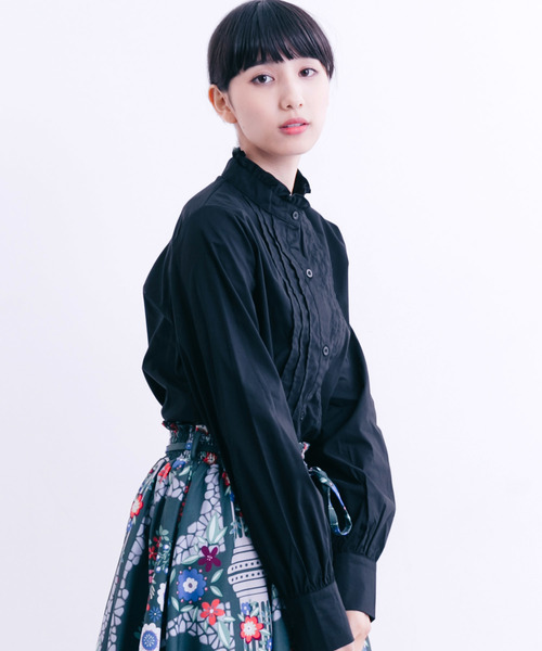 MERLOT（メルロー）の「フリルスタンドネックブラウス1342（シャツ/ブラウス・レディース・ブラック/レッド/オフホワイト/ブルーグリーン・FREE）」の3枚目の写真