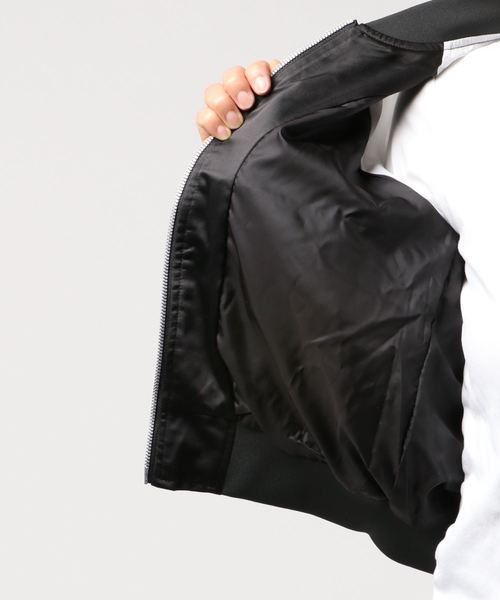 PUMA(プーマ)の「PREMIUM ARCHIVE T7 ジャケット (WOMEN)(その他アウター・レディース・ブラック・LARGE/MEDIUM/SMALL)」の2枚目の写真