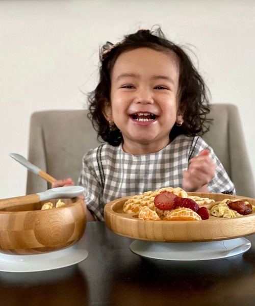 Avanchy（アバンシー）の「【T‐REX】Avanchy　竹のプレートワイド+スプーンセット（マグ/哺乳瓶/お食事グッズ・キッズ・ピンク/イエロー/グリーン/グレー・ONE SIZE）」の2枚目の写真