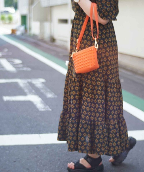 RiNc (リンク)の「【 GLAM JAM / グラムジャム 】 スタッズ ショルダー バッグ(ショルダーバッグ・レディース・モカ/ブラック/オレンジ/ブラック系その他2/インディゴブルー/ブラック×ゴールド/ホワイト系その他/ブルー系その他2/その他1/カーキ/イエロー/ブラック系その他/その他2/ブルー系その他3/その他/ピンク/ピンク系その他/サックスブルー/ホワイト×ゴールド/サックスブルー系・FREE)」の1枚目の写真