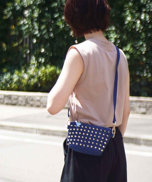 RiNc (リンク)の「【 GLAM JAM / グラムジャム 】 スタッズ ショルダー バッグ(ショルダーバッグ・レディース・モカ/ブラック/オレンジ/ブラック系その他2/インディゴブルー/ブラック×ゴールド/ホワイト系その他/ブルー系その他2/その他1/カーキ/イエロー/ブラック系その他/その他2/ブルー系その他3/その他/ピンク/ピンク系その他/サックスブルー/ホワイト×ゴールド/サックスブルー系・FREE)」の12枚目の写真