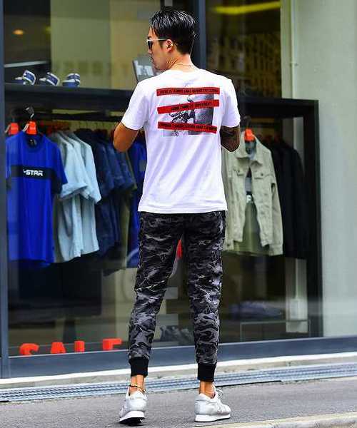 JOKER（ジョーカー）の「テープ使いバックフォトTシャツ ロゴ（Tシャツ/カットソー・メンズ・ホワイト/ブラック・M/L/XL）」の5枚目の写真