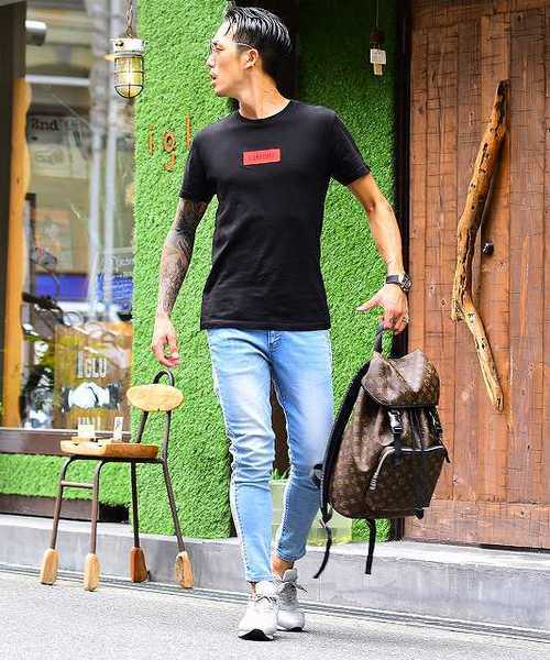 JOKER（ジョーカー）の「テープ使いバックフォトTシャツ ロゴ（Tシャツ/カットソー・メンズ・ホワイト/ブラック・M/L/XL）」の6枚目の写真