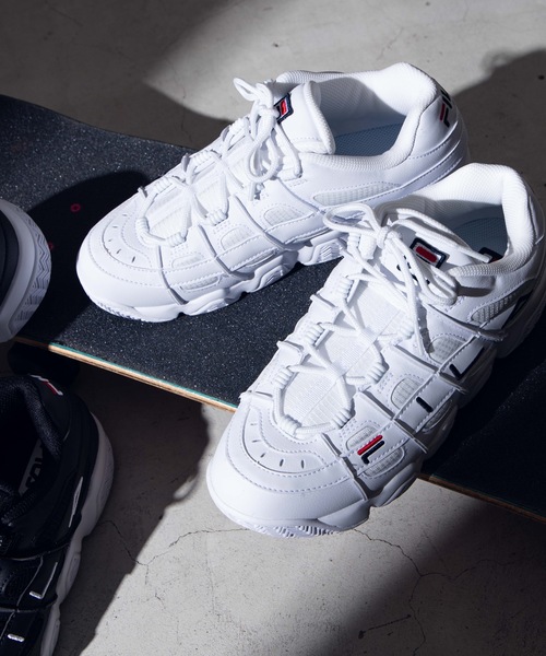 FILA（フィラ）の「WEGO/FILA バリケードXT97（スニーカー・メンズ・ホワイト/ブラック・MEDIUM/LARGE/X-LARGE/X-SMALL/SMALL）」の2枚目の写真