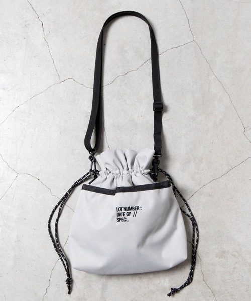 WEGO（ウィゴー）の「WEGO/ロゴ刺繍2WAY巾着バッグ（ショルダーバッグ・メンズ・オレンジ/パープル/グレー/ブラック・FREE）」の12枚目の写真