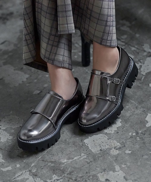 KOBE LETTUCE(コウベレタス)の「ダブルモンクストラップ厚底ローファーシューズ(ローファー・レディース・シルバー系その他/ブラウン/ブラック・S/LL/M/L)」の3枚目の写真