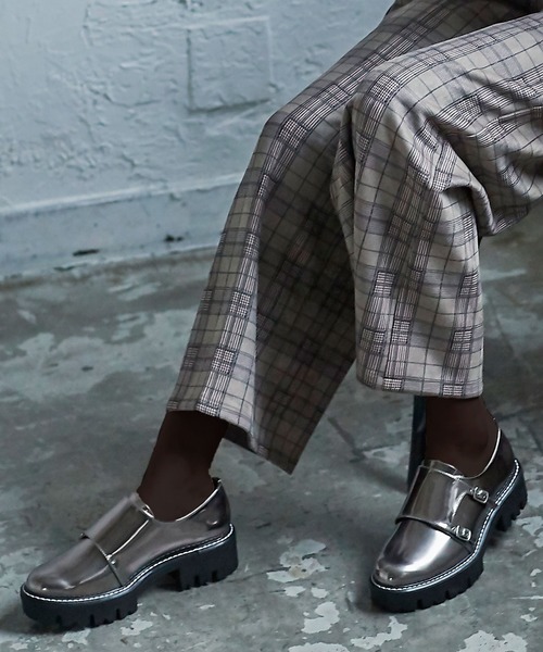 KOBE LETTUCE(コウベレタス)の「ダブルモンクストラップ厚底ローファーシューズ(ローファー・レディース・シルバー系その他/ブラウン/ブラック・S/LL/M/L)」の17枚目の写真