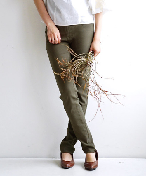 zootie(ズーティー)の「エアパンツ(その他パンツ・レディース・フューシャピンク/ストライプ/ブラック系その他/ブラック×ホワイト/チャコール/ブラック系その他2/マスタード/ケミカルウォッシュ/ダークベージュ/ブルー系その他/グレイッシュベージュ/ホワイト系その他/ネイビー/オリーブ/バーガンディー/インディゴブルー/ブラック/ブルー系その他2/チェック/グレー系その他/ブラウン/グリーン/ミント/ライトイエロー・S/M/L/LL/3L)」の11枚目の写真