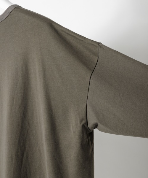 ADAM ET ROPE'(アダムエロペ)の「〈WEB・一部店舗限定〉【NORITAKE】ドロップショルダーBIG LS Tee(Tシャツ/カットソー・メンズ・ホワイト/チャコールグレー/ブラック/ワイン・M/L)」の13枚目の写真