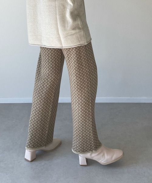 y/m by misato(イムバイミサト)の「アクリルジャガードストレートパンツ(その他パンツ・レディース・ベージュ/オフホワイト・FREE)」の1枚目の写真