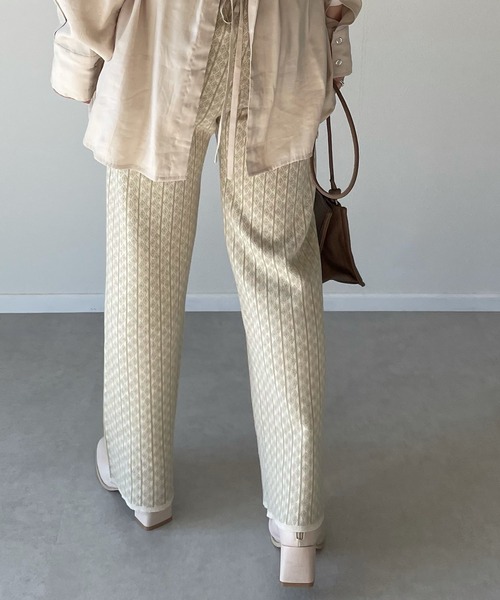 y/m by misato(イムバイミサト)の「アクリルジャガードストレートパンツ(その他パンツ・レディース・ベージュ/オフホワイト・FREE)」の9枚目の写真