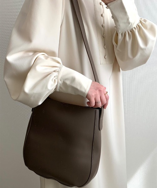 ISOOK（アイスー）の「Adjust round bag / アジャストラウンドバッグ（mi select）（トートバッグ・レディース・ブラック/グレイッシュベージュ/ブラウン・FREE）」の3枚目の写真