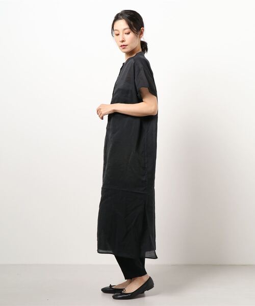 COLONY 2139（コロニートゥーワンスリーナイン）の「サステナブルシアーバンドカラーシャツワンピース（ワンピース・レディース・イエロー/ブラック/オフホワイト・MEDIUM/LARGE）」の5枚目の写真