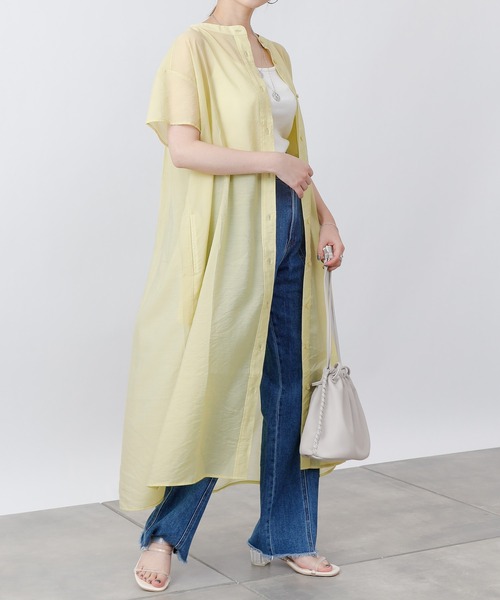 COLONY 2139（コロニートゥーワンスリーナイン）の「サステナブルシアーバンドカラーシャツワンピース（ワンピース・レディース・イエロー/ブラック/オフホワイト・MEDIUM/LARGE）」の3枚目の写真