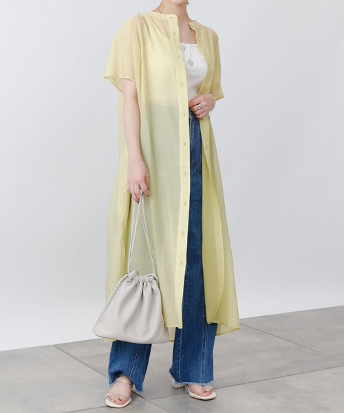 COLONY 2139（コロニートゥーワンスリーナイン）の「サステナブルシアーバンドカラーシャツワンピース（ワンピース・レディース・イエロー/ブラック/オフホワイト・MEDIUM/LARGE）」の21枚目の写真