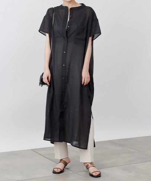 COLONY 2139（コロニートゥーワンスリーナイン）の「サステナブルシアーバンドカラーシャツワンピース（ワンピース・レディース・イエロー/ブラック/オフホワイト・MEDIUM/LARGE）」の12枚目の写真