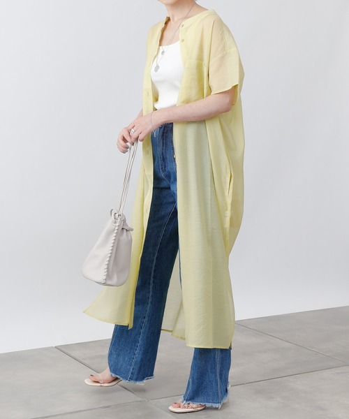COLONY 2139（コロニートゥーワンスリーナイン）の「サステナブルシアーバンドカラーシャツワンピース（ワンピース・レディース・イエロー/ブラック/オフホワイト・MEDIUM/LARGE）」の17枚目の写真