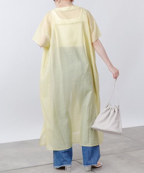 COLONY 2139（コロニートゥーワンスリーナイン）の「サステナブルシアーバンドカラーシャツワンピース（ワンピース・レディース・イエロー/ブラック/オフホワイト・MEDIUM/LARGE）」の18枚目の写真