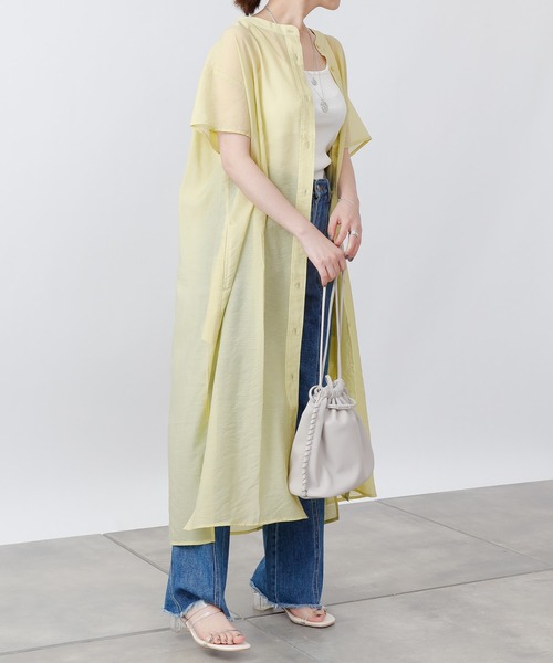 COLONY 2139（コロニートゥーワンスリーナイン）の「サステナブルシアーバンドカラーシャツワンピース（ワンピース・レディース・イエロー/ブラック/オフホワイト・MEDIUM/LARGE）」の20枚目の写真