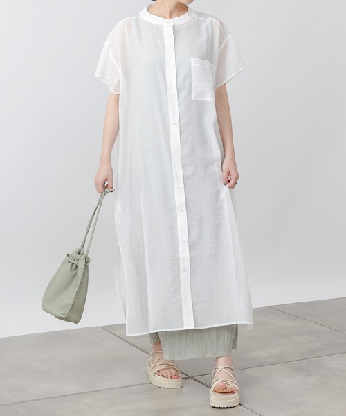 COLONY 2139（コロニートゥーワンスリーナイン）の「サステナブルシアーバンドカラーシャツワンピース（ワンピース・レディース・イエロー/ブラック/オフホワイト・MEDIUM/LARGE）」の7枚目の写真