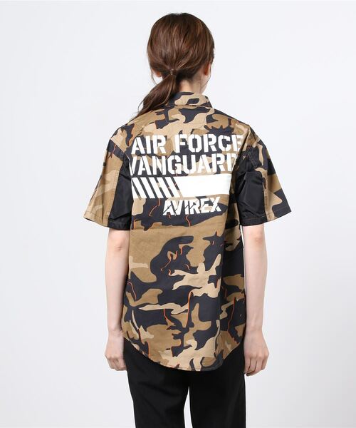 AVIREX（アヴィレックス）の「AVIREX/アヴィレックス フューチャー カモフラージュ コンビネーション シャツ/ SS FUTURE CAMOUFALAGE COMBINATION SHIRTS（シャツ/ブラウス・レディース・グリーン系カモフラージュ/Nat/DK.Gray・LARGE/MEDIUM/X-LARGE）」の4枚目の写真