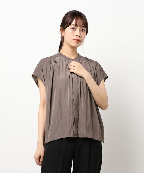 INTERPLANET（インタープラネット）の「パウダーサテンギャザーブラウス（シャツ/ブラウス・レディース・ネイビー/モカ/ラベンダー/グレイッシュベージュ・FREE）」の2枚目の写真