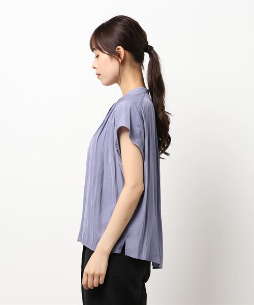 INTERPLANET（インタープラネット）の「パウダーサテンギャザーブラウス（シャツ/ブラウス・レディース・ネイビー/モカ/ラベンダー/グレイッシュベージュ・FREE）」の5枚目の写真