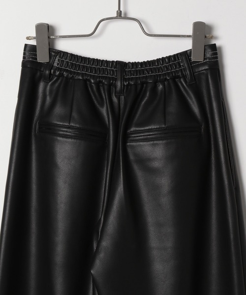 PAGEBOY（ページボーイ）の「フェイクレザーステッチパンツ（その他パンツ・レディース・ブラック/ブラウン系その他/アイボリー・SMALL/MEDIUM）」の12枚目の写真