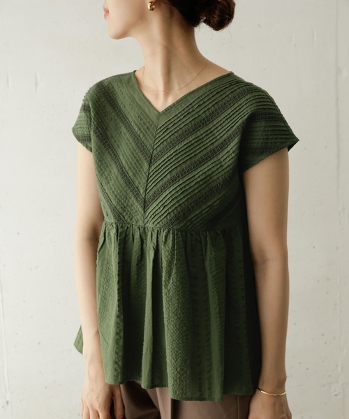 URBAN RESEARCH DOORS（アーバンリサーチドアーズ）の「タックレースフレンチブラウス（シャツ/ブラウス・レディース・ブラック/オフホワイト/カーキ・ONE）」の6枚目の写真