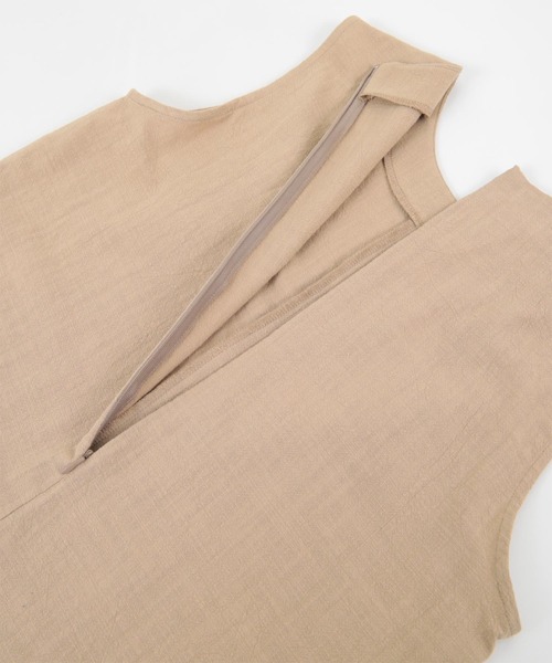 titivate(ティティベイト)の「ワイドシルエットノースリーブオールインワン(つなぎ/オールインワン・レディース・ベージュ/ネイビー/ダークオレンジ・S/M/L/PS(XS-S))」の11枚目の写真