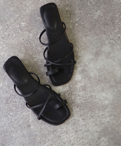 Riberry(リベリー)の「親指細コードサンダル(サンダル・レディース・ブラック/ホワイト/オレンジ・MEDIUM/LARGE)」の7枚目の写真