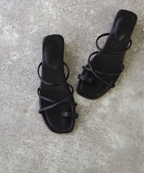 Riberry(リベリー)の「親指細コードサンダル(サンダル・レディース・ブラック/ホワイト/オレンジ・MEDIUM/LARGE)」の8枚目の写真