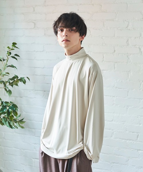 Alpinus(アルピナス)の「Alpinus - mock neck layered long t-shirt/モックネックレイヤードロンT(Tシャツ/カットソー・メンズ・ホワイト/ネイビー/グレイッシュベージュ・SMALL/MEDIUM)」の4枚目の写真