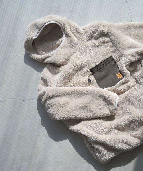 CANAL JEAN（キャナルジーン）の「ALMOND SURFBOARDS＆DESINS(アーモンドサーフボードデザイン) マイクロフリースフーディ（その他トップス・レディース・ライトベージュ・MEDIUM）」の2枚目の写真