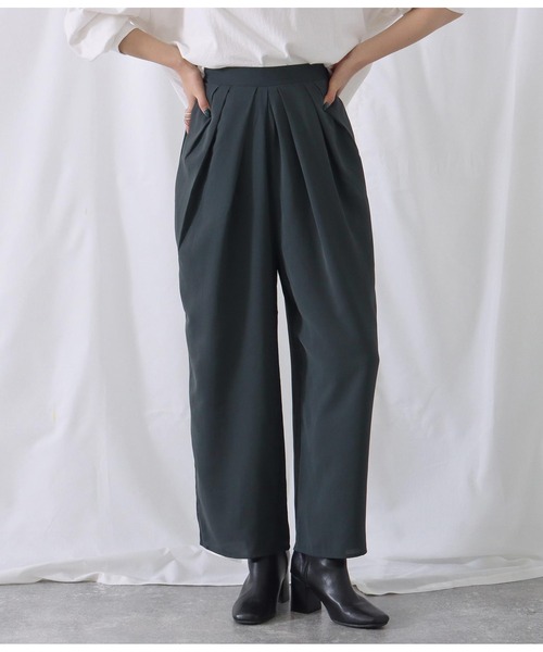 Alluge（アルージュ）の「求心タックパンツ（その他パンツ・レディース・オフホワイト/ブラウン/スミクロ・FREE）」の3枚目の写真