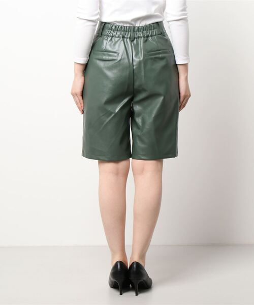 prose verse(プロズヴェール)の「合皮センターシームショートパンツ(その他パンツ・レディース・ブラック/アイボリー/ダークグリーン・FREE)」の4枚目の写真