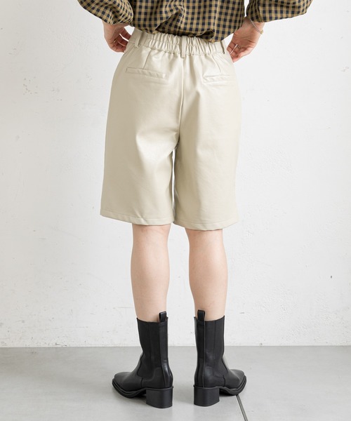 prose verse(プロズヴェール)の「合皮センターシームショートパンツ(その他パンツ・レディース・ブラック/アイボリー/ダークグリーン・FREE)」の14枚目の写真