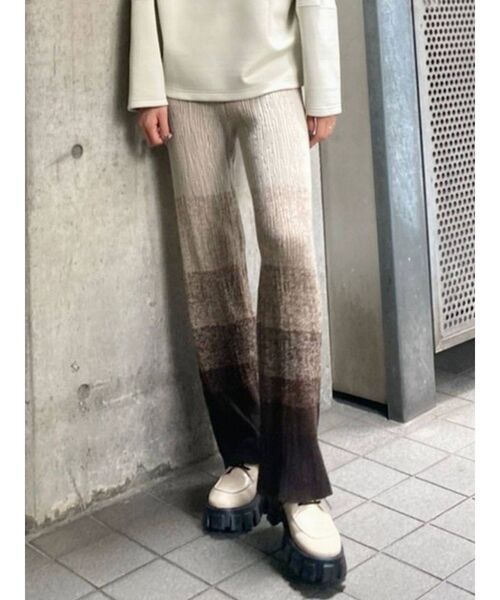 EMODA(エモダ)の「グラデーションリブパンツ(その他パンツ・レディース・ブラック/ブラウン/アイボリー・FREE)」の2枚目の写真