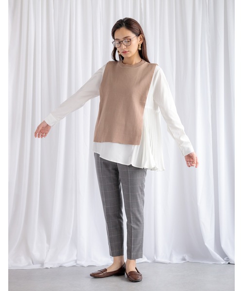 White Collection(ホワイトコレクション)の「【2021AW】サイドプリーツデザインブラウス&ベルト付きニットベスト・セットアンサンブル(ニット/セーター・レディース・ブラック/グレー/キャメル・FREE)」の7枚目の写真