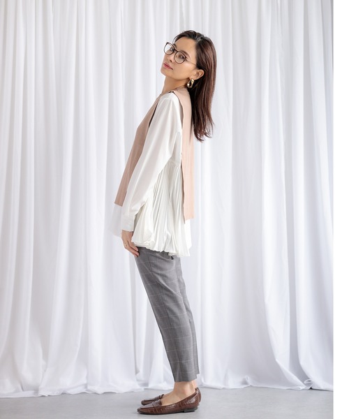 White Collection(ホワイトコレクション)の「【2021AW】サイドプリーツデザインブラウス&ベルト付きニットベスト・セットアンサンブル(ニット/セーター・レディース・ブラック/グレー/キャメル・FREE)」の8枚目の写真