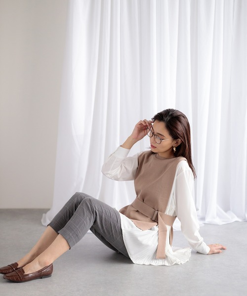 White Collection(ホワイトコレクション)の「【2021AW】サイドプリーツデザインブラウス&ベルト付きニットベスト・セットアンサンブル(ニット/セーター・レディース・ブラック/グレー/キャメル・FREE)」の16枚目の写真