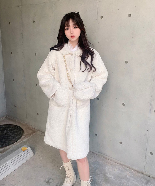 titty＆Co. PETIT by poyo（ティティーアンドコープティバイポヨ）の「【ファッションインフルエンサーPOYO×titty&Co.PETIT 】もこもこパール釦コート（その他アウター・レディース・ホワイト/ブラック・FREE）」の9枚目の写真