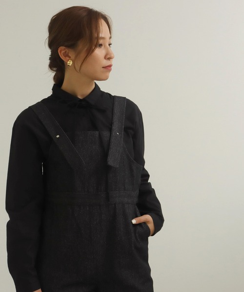 AULI（アウリィ）の「【低身長向けサイズ】フレアデニムサロペット（サロペット/オーバーオール・レディース・ブラック/インディゴブルー・S/XS/XXS）」の3枚目の写真