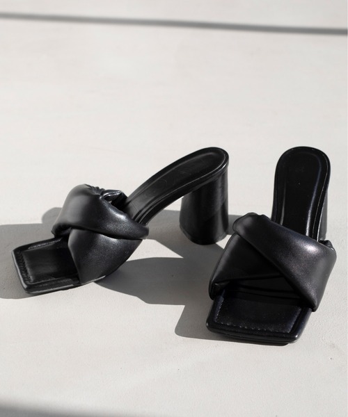 EVOL(イーボル)の「【EVOL】スクエアクッションサンダル IS9742(サンダル・レディース・ブラック/ベージュ/グレー/アイボリー・S/M/L)」の1枚目の写真