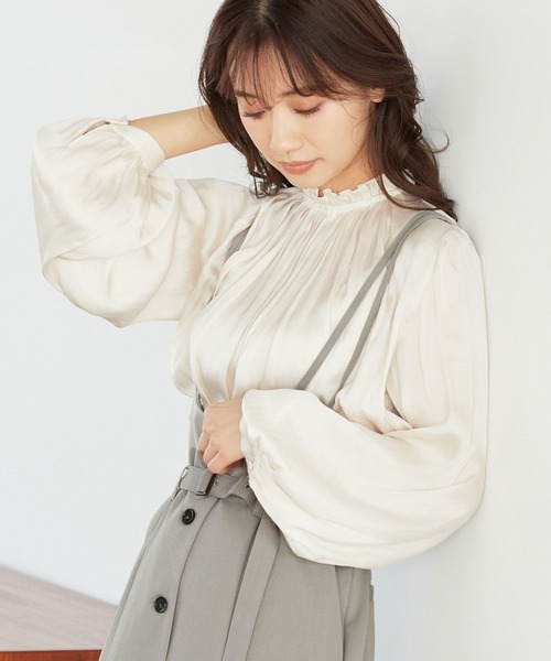 mysty woman(ミスティウーマン)の「ボリュームチュニックシャツ 263622(シャツ/ブラウス・レディース・ブラック/ブラウン/アイボリー・FREE)」の2枚目の写真