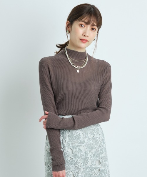 Apuweiser-riche（アプワイザーリッシェ）の「ハイネックシアーニット（ニット/セーター・レディース・ホワイト/グリーン/コーラルピンク/チャコールグレー・2）」の2枚目の写真