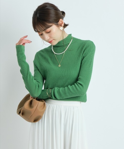 Apuweiser-riche（アプワイザーリッシェ）の「ハイネックシアーニット（ニット/セーター・レディース・ホワイト/グリーン/コーラルピンク/チャコールグレー・2）」の3枚目の写真