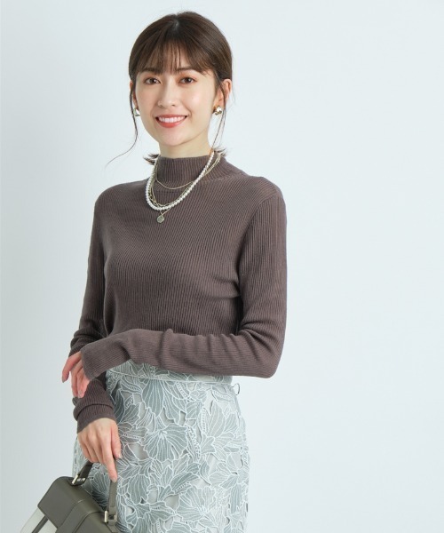 Apuweiser-riche（アプワイザーリッシェ）の「ハイネックシアーニット（ニット/セーター・レディース・ホワイト/グリーン/コーラルピンク/チャコールグレー・2）」の7枚目の写真